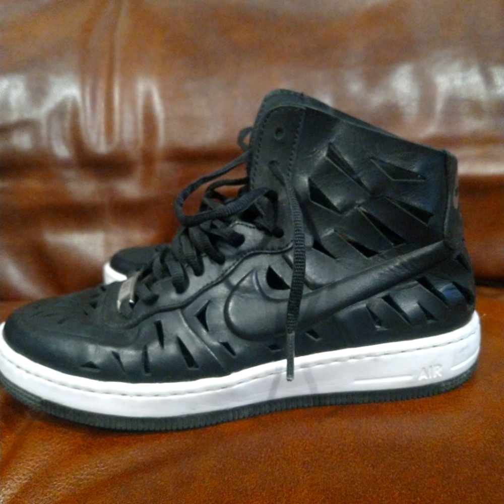 Nike Women's AF1 Ultra Force Mid Joli 6.5